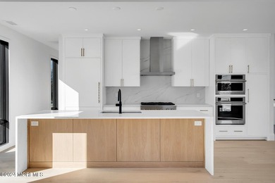 Experience unobstructed panoramic water views of the Manhattan - photo 8