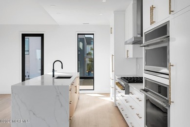 Experience unobstructed panoramic water views of the Manhattan - photo 10
