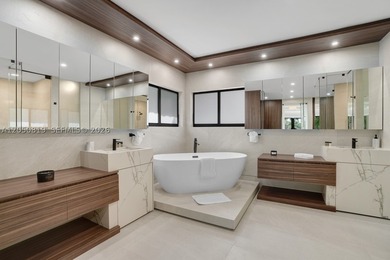Experience luxury waterfront living in the heart of Las Olas - photo 19