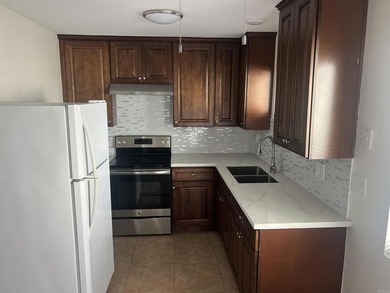 This bright and modern unit features 1 full bath and a versatile - photo 1