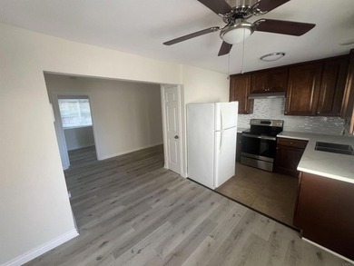 This bright and modern unit features 1 full bath and a versatile - photo 2