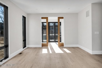 Experience unobstructed panoramic water views of the Manhattan - photo 7