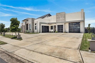 Stunning modern luxury home located in a gated subdivision in - photo 2