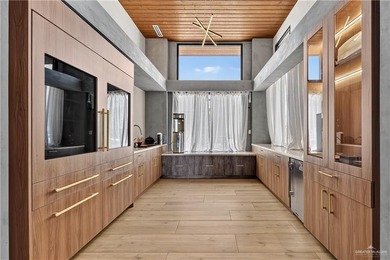Stunning modern luxury home located in a gated subdivision in - photo 4