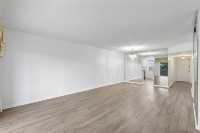 BRIGHT & SPACIOUS 2 BEDROOM / 2 BATH CONDO IN HIGHLY - photo 12