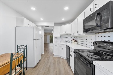 BRIGHT & SPACIOUS 2 BEDROOM / 2 BATH CONDO IN HIGHLY - photo 13
