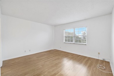 BRIGHT & SPACIOUS 2 BEDROOM / 2 BATH CONDO IN HIGHLY - photo 16