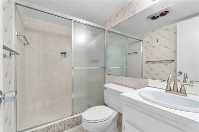 BRIGHT & SPACIOUS 2 BEDROOM / 2 BATH CONDO IN HIGHLY - photo 17