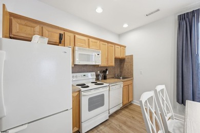 Beautiful 2BR/2BA at the Ebb Tide Suites Condominiums just a - photo 4