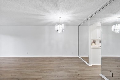 BRIGHT & SPACIOUS 2 BEDROOM / 2 BATH CONDO IN HIGHLY - photo 27