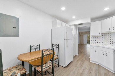 BRIGHT & SPACIOUS 2 BEDROOM / 2 BATH CONDO IN HIGHLY - photo 28