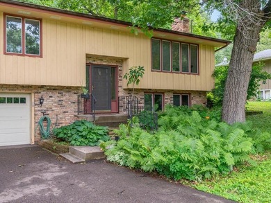 Welcome to this Plymouth split-entry located in the Wayzata - photo 2