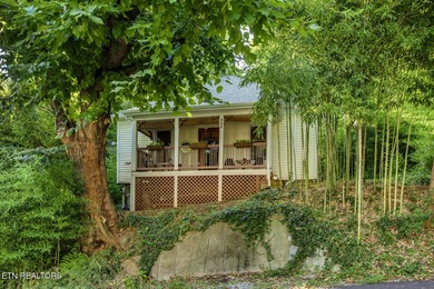 Fort Loudoun Lake Home Sale Pending in Knoxville Tennessee