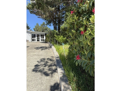Welcome to this well-maintained 1,410-square-foot home nestled - photo 6