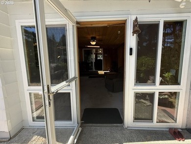 Welcome to this well-maintained 1,410-square-foot home nestled - photo 10