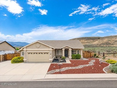 Great 3 bed,2 bath with views of the mountains and open area. It - photo 1