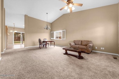 Great 3 bed,2 bath with views of the mountains and open area. It - photo 3