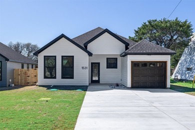 Lake Granbury Home Sale Pending in Granbury Texas