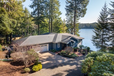 Woahink Lake Home For Sale in Florence Oregon