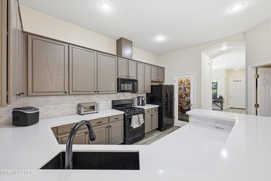 Welcome to this beautifully maintained 3 bedroom, 2 bath home - photo 7