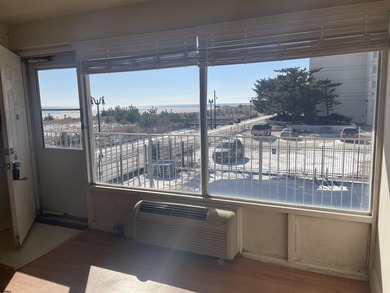 BEACHFRONT CONDO WITH BEACH VIEWS!! VACANT VACANT VACANT! Don't - photo 2