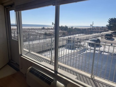 BEACHFRONT CONDO WITH BEACH VIEWS!! VACANT VACANT VACANT! Don't - photo 4