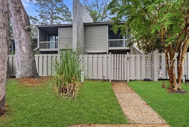 Rare Sailmaster 2 bedroom, 2 1/2 bath directly overlooking the - photo 1