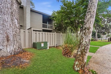 Rare Sailmaster 2 bedroom, 2 1/2 bath directly overlooking the - photo 3