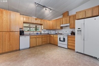 Charming countryside retreat with a vintage 1984 manufactured - photo 13