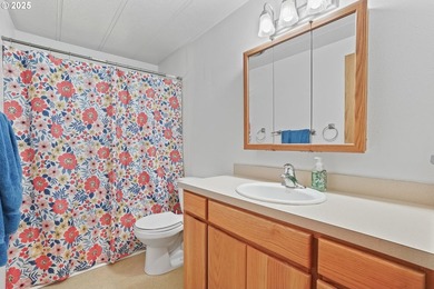 Charming countryside retreat with a vintage 1984 manufactured - photo 17