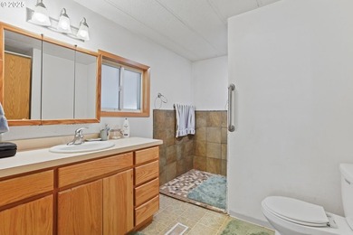 Charming countryside retreat with a vintage 1984 manufactured - photo 21