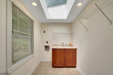 Welcome to a rare blend of classic colonial charm and - photo 27