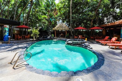 One of the largest studios facing the pool, with a separate full - photo 1