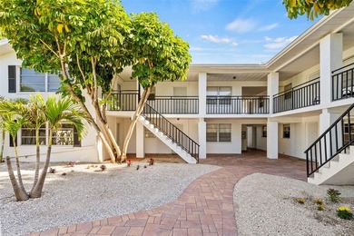 Very rare fresh to market apartment building in the highly - photo 1