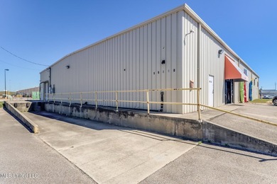 Prime retail space available. The climate controlled 10,752 SqFt - photo 4