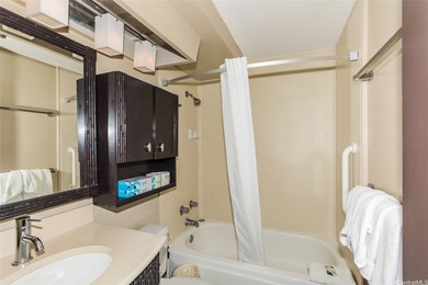 One of the largest studios facing the pool, with a separate full - photo 6