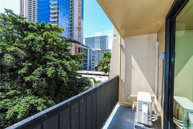 One of the largest studios facing the pool, with a separate full - photo 7