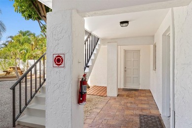 Very rare fresh to market apartment building in the highly - photo 7
