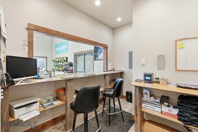 Bring your business to this high-visibility property with 260 - photo 7