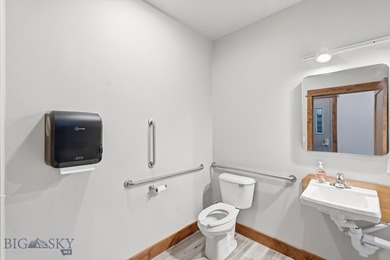 Bring your business to this high-visibility property with 260 - photo 8