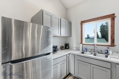 Bring your business to this high-visibility property with 260 - photo 10