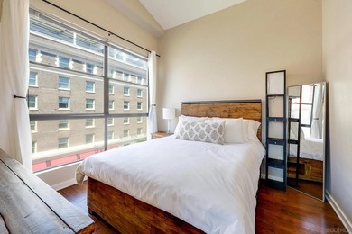 Top Floor Corner Unit | City Views | East Village | No Unit - photo 9