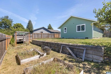 Built in 2009 with a traditional floor plan and design, this - photo 26