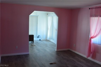 Seller Motivated Price just reduced! Welcome to your New Home in - photo 7