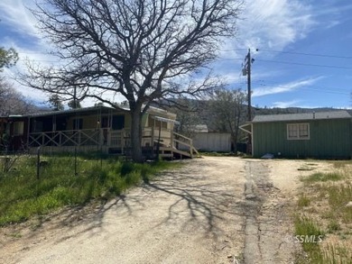 Wow, this 2-bedroom, 1.5 bath home has a HUGE 2 car garage with - photo 3