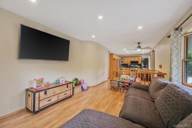 Beautifully maintained and thoughtfully updated, this 3 bedroom - photo 7