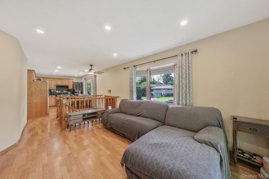 Beautifully maintained and thoughtfully updated, this 3 bedroom - photo 8