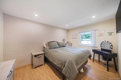 Beautifully maintained and thoughtfully updated, this 3 bedroom - photo 9