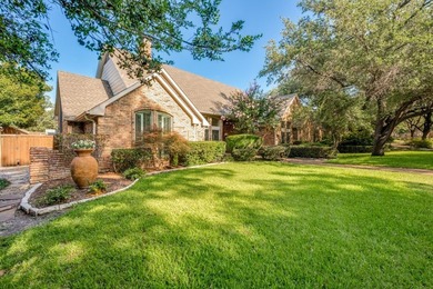 Fully Updated Custom Home in the highly desireable Prestonwood - photo 2