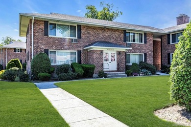 Beautifully updated and move-in ready, this charming co-op - photo 1